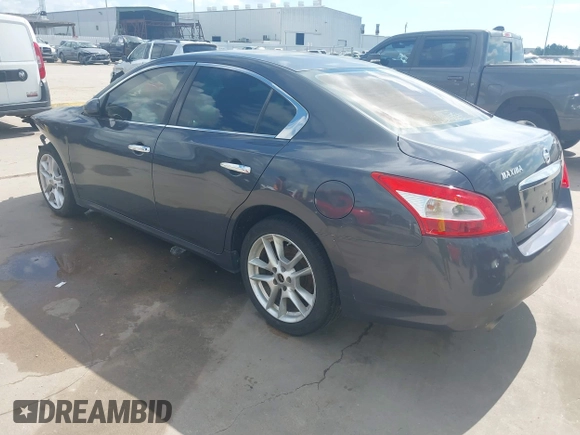 2010 Nissan Maxima SV z VIN 1N4AA5AP5AC820574, wystawiony jako IAAI lot #42427315 z przebiegiem 235 213 mil mil oraz . Historia ofert i sprzedaży dostępna na DreamBid. Obrazek 3.