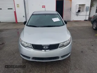 2011 Kia Forte EX z VIN KNAFU5A2XB5322692, wystawiony jako IAAI lot #42185939 z przebiegiem 180 432 mil mil oraz . Historia ofert i sprzedaży dostępna na DreamBid. Obrazek 6.