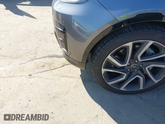 2018 Land Rover Discovery HSE Luxury z VIN SALRT2RV4JA049800, wystawiony jako IAAI lot #41637444 z przebiegiem 57 452 mil mil oraz . Historia ofert i sprzedaży dostępna na DreamBid. Obrazek 6.
