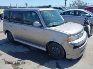 2005 Scion xB with VIN JTLKT334250219070, listed as a IAAI auction lot 41960092 with 184,895 mi miles. Bid and sale history available at carsss.com. Image 1.