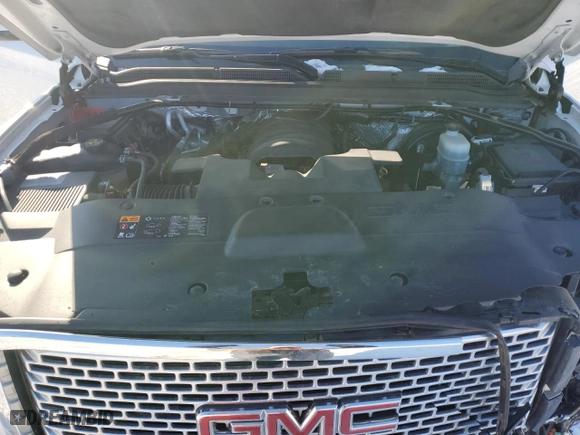 2016 GMC Yukon Denali with VIN 1GKS2CKJ4GR240849, listed as a Copart auction lot 46348875 with 105,914 mi miles and Clean Title. Bid and sale history available at carsss.com. Image 13.