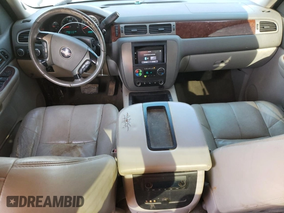 2009 GMC Sierra 2500HD SLT z VIN 1GTHK63639F186370, wystawiony jako Copart lot #46929955 z przebiegiem 268 663 mil mil oraz Szkoda całkowita • Salvage title. Historia ofert i sprzedaży dostępna na DreamBid. Obrazek 8.
