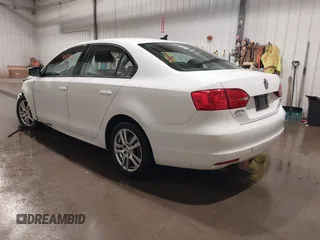 2011 Volkswagen Jetta SE z VIN 3VWDZ7AJ9BM323290, wystawiony jako IAAI lot #41877681 z przebiegiem 115 307 mil mil oraz . Historia ofert i sprzedaży dostępna na DreamBid. Obrazek 3.