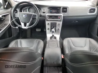 2017 Volvo S60 Dynamic z VIN YV126MFL2H2439758, wystawiony jako Copart lot #59718545 z przebiegiem 54 857 mil mil oraz Szkoda całkowita • Salvage title. Historia ofert i sprzedaży dostępna na DreamBid. Obrazek 8.