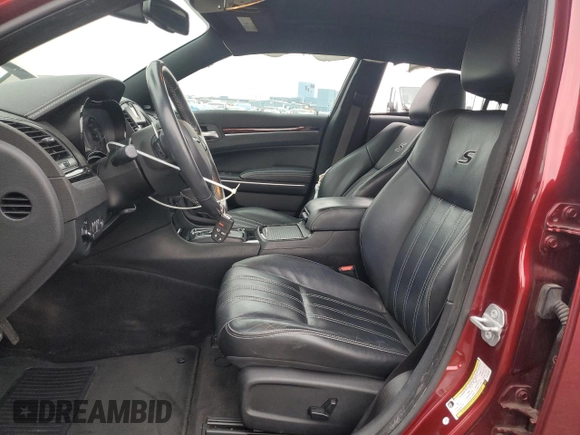 2018 Chrysler 300 S z VIN 2C3CCAGG9JH165768, wystawiony jako Copart lot #53819645 z przebiegiem 43 403 mil mil oraz Szkoda całkowita • Salvage title. Historia ofert i sprzedaży dostępna na DreamBid. Obrazek 7.