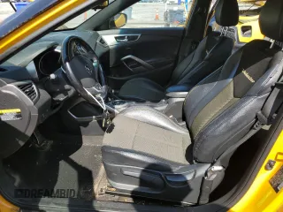 2016 Hyundai Veloster z VIN KMHTC6ADXGU265581, wystawiony jako Copart lot #57428485 z przebiegiem 125 612 mil mil oraz Tytuł czysty. Historia ofert i sprzedaży dostępna na DreamBid. Obrazek 7.