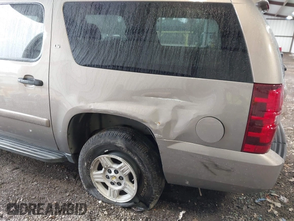 2007 Chevrolet Suburban LT с VIN 1GNFK16357J254729, выставлен на аукционе IAAI как лот 41542483 с пробегом 95 604 миль миль и . История ставок и продаж доступна на DreamBid. Изображение 6.