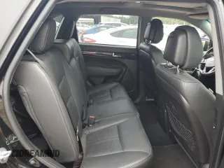 2011 Kia Sorento EX z VIN 5XYKU4A28BG025617, wystawiony jako Copart lot #54141405 z przebiegiem 151 066 mil mil oraz Szkoda całkowita • Salvage title. Historia ofert i sprzedaży dostępna na DreamBid. Obrazek 10.