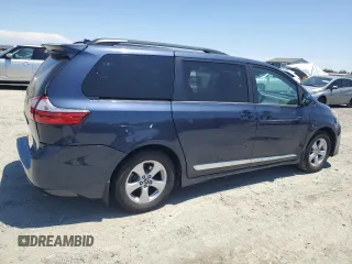 2018 Toyota Sienna LE Auto Access Seat z VIN 5TDKZ3DC5JS940670, wystawiony jako Copart lot #63253685 z przebiegiem 92 604 mil mil oraz Szkoda całkowita • Salvage title. Historia ofert i sprzedaży dostępna na DreamBid. Obrazek 3.
