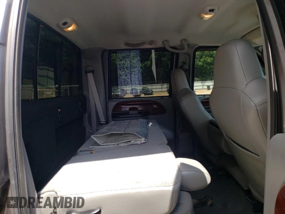 2005 Ford F-250 XL with VIN 1FTSW21P25EC64412, listed as a Copart auction lot 61992935 with 165,296 mi miles and Salvage title. Bid and sale history available at DreamBid. Image 10.