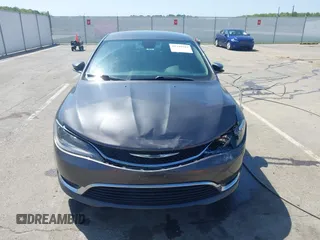 2015 Chrysler 200 Limited z VIN 1C3CCCAB2FN569986, wystawiony jako IAAI lot #42129729 z przebiegiem 100 794 mil mil oraz . Historia ofert i sprzedaży dostępna na DreamBid. Obrazek 12.