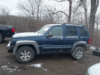 2002 Jeep Liberty Sport with VIN 1J8GL48K32W132617, listed as a IAAI auction lot 41732799 with 202,894 mi miles. Bid and sale history available at carsss.com. Image 15.