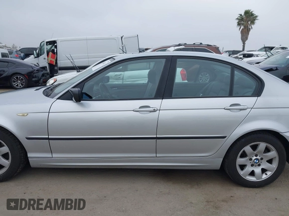 2004 BMW 3 Series 325i with VIN WBAAZ33464KP85402, listed as a IAAI auction lot 42643413 with 48,706 mi miles and . Bid and sale history available at DreamBid. Image 14.