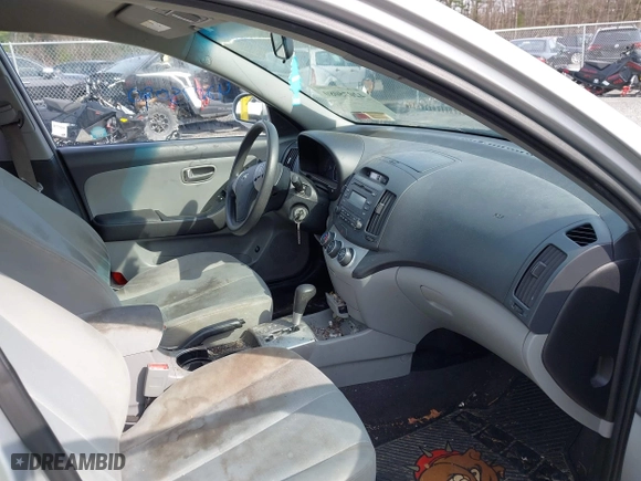2009 Hyundai Elantra GLS with VIN KMHDU46D09U796385, listed as a IAAI auction lot 42075080 with 194,221 mi miles. Bid and sale history available at carsss.com. Image 5.