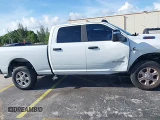 2024 Ram 2500 Big Horn with VIN 3C6UR5DL6RG285652, listed as a IAAI auction lot 42511830 with 36,041 mi miles and . Bid and sale history available at DreamBid. Image 14.