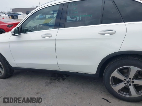 2022 Mercedes-Benz GLC 300 with VIN W1N0G8DB0NG080347, listed as a IAAI auction lot 42136270 with 30,480 mi miles and . Bid and sale history available at DreamBid. Image 14.