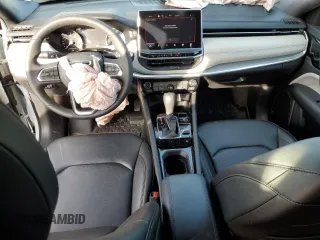 2024 Jeep Compass Limited z VIN 3C4NJDCN4RT139842, wystawiony jako Copart lot #51606655 z przebiegiem 13 455 mil mil oraz Czysty tytuł • Clean title. Historia ofert i sprzedaży dostępna na DreamBid. Obrazek 8.