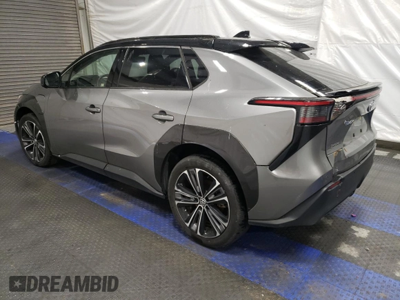 2023 Toyota bZ4X XLE z VIN JTMABABA6PA000521, wystawiony jako Copart lot #54228805 z przebiegiem 25 113 mil mil oraz Czysty tytuł • Clean title. Historia ofert i sprzedaży dostępna na DreamBid. Obrazek 2.