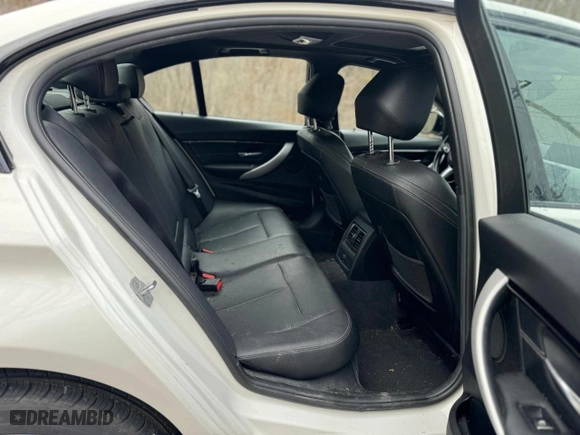 2018 BMW 3 Series 330i xDrive with VIN WBA8D9G56JNU68331, listed as a Copart auction lot 54068415 with 58,742 mi miles and Clean Title. Bid and sale history available at carsss.com. Image 6.