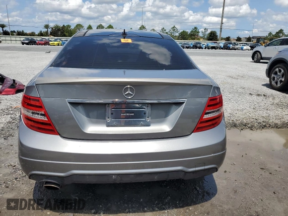 2013 Mercedes-Benz C 250 z VIN WDDGJ4HBXDG089068, wystawiony jako Copart lot #59418245 z przebiegiem 87 912 mil mil oraz Szkoda całkowita • Salvage title. Historia ofert i sprzedaży dostępna na DreamBid. Obrazek 6.