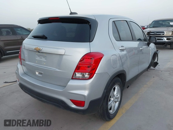 2020 Chevrolet Trax LS with VIN 3GNCJKSB0LL317926, listed as a IAAI auction lot 41802701 with 58,569 mi miles. Bid and sale history available at carsss.com. Image 4.