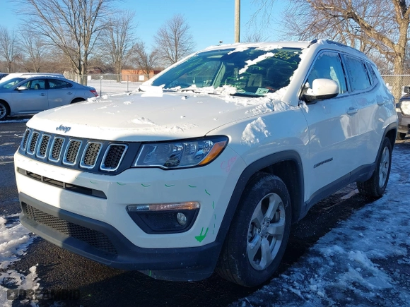 2021 Jeep Compass Altitude with VIN 3C4NJCBB4MT592370, listed as a IAAI auction lot 41263943 with 61,612 mi miles. Bid and sale history available at carsss.com. Image 17.