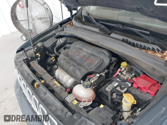 2020 Jeep Renegade Latitude with VIN ZACNJABB0LPL65586, listed as a IAAI auction lot 42347921 with 54,853 mi miles and . Bid and sale history available at DreamBid. Image 6.