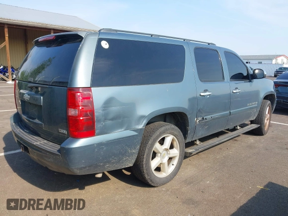 2008 Chevrolet Suburban LTZ z VIN 3GNFK16338G159718, wystawiony jako IAAI lot #42570638 z przebiegiem 219 213 mil mil oraz . Historia ofert i sprzedaży dostępna na DreamBid. Obrazek 4.