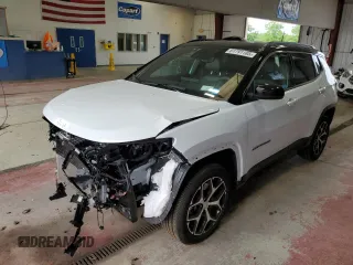 2024 Jeep Compass Limited z VIN 3C4NJDCN2RT176632, wystawiony jako Copart lot #61791185 z przebiegiem 5 198 mil mil oraz Szkoda całkowita • Salvage title. Historia ofert i sprzedaży dostępna na DreamBid. Obrazek 1.