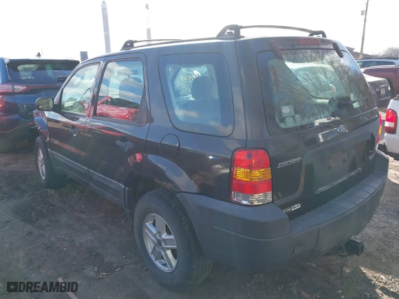 2007 Ford Escape XLS with VIN 1FMYU92Z37KB90832, listed as a IAAI auction lot 41217549 with 114,433 mi miles. Bid and sale history available at carsss.com. Image 3.
