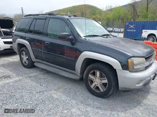 2005 Chevrolet TrailBlazer LT with VIN 1GNDT13S152284138, listed as a IAAI auction lot 42091842 with 183,263 mi miles. Bid and sale history available at carsss.com. Image 1.