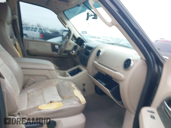 2003 Ford Expedition Eddie Bauer with VIN 1FMRU17W73LC40253, listed as a IAAI auction lot 41451295 with 324,134 mi miles. Bid and sale history available at carsss.com. Image 5.