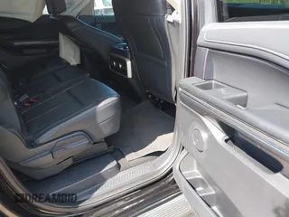 2024 Ford Expedition Max XLT z VIN 1FMJK1J88REA19268, wystawiony jako IAAI lot #42531915 z przebiegiem 34 917 mil mil oraz . Historia ofert i sprzedaży dostępna na DreamBid. Obrazek 8.