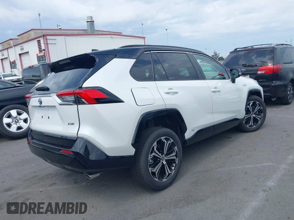 2024 Toyota RAV4 XSE with VIN JTMEB3FV6RD186007, listed as a IAAI auction lot 42405033 with 3,170 mi miles and . Bid and sale history available at DreamBid. Image 4.
