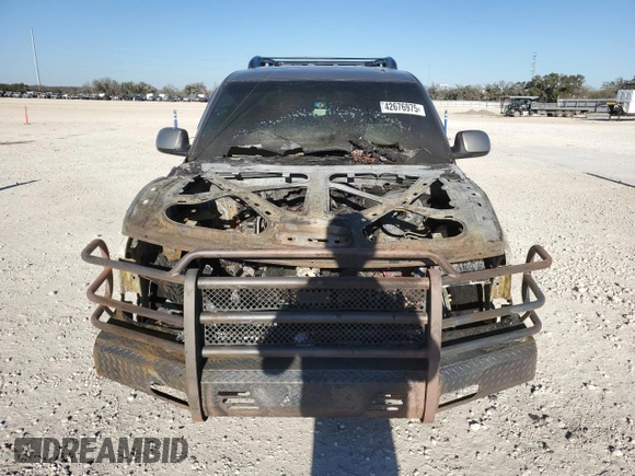 2002 Chevrolet Suburban Z71 with VIN 3GNFK16Z22G245579, listed as a Copart auction lot 42676975 with 0 mi miles and Salvage Title. Bid and sale history available at carsss.com. Image 5.