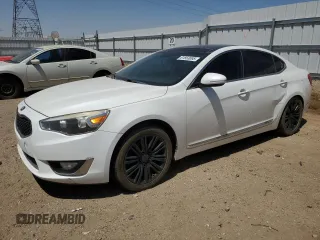 2016 Kia Cadenza Premium z VIN KNALN4D70G5217507, wystawiony jako Copart lot #61853095 z przebiegiem 108 965 mil mil oraz Czysty tytuł • Clean title. Historia ofert i sprzedaży dostępna na DreamBid. Obrazek 1.