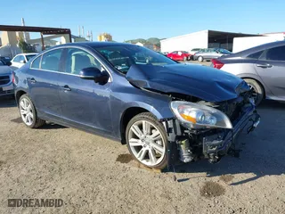 2013 Volvo S60 T6 R-Design Platinum with VIN YV1902FHXD2229046, listed as a IAAI auction lot 41657237 with 87,015 mi miles. Bid and sale history available at carsss.com. Image 1.