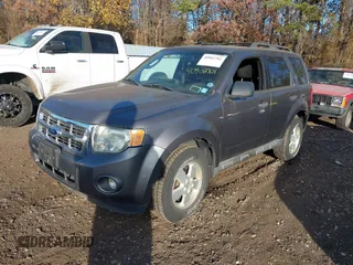 2010 Ford Escape XLT z VIN 1FMCU9DG7AKD41622, wystawiony jako IAAI lot #40902701 z przebiegiem 298 933 mil mil oraz . Historia ofert i sprzedaży dostępna na DreamBid. Obrazek 2.