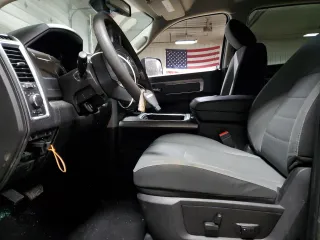2023 Ram 1500 SLT z VIN 1C6RR6LG6PS518628, wystawiony jako Copart lot #47105535 z przebiegiem 44 279 mil mil oraz Nie do naprawy • Non repairable. Historia ofert i sprzedaży dostępna na DreamBid. Obrazek 7.