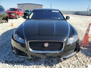 2017 Jaguar XF 35t Premium z VIN SAJBD4BV1HCY38563, wystawiony jako Copart lot #85633734 z przebiegiem 83 585 mil mil oraz Szkoda całkowita • Salvage title. Historia ofert i sprzedaży dostępna na DreamBid. Obrazek 5.