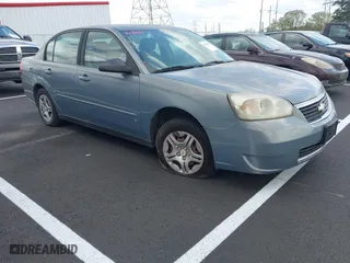 2007 Chevrolet Malibu LS w/1FL with VIN 1G1ZS57F57F274075, listed as a IAAI auction lot 41941808 with 215,987 mi miles. Bid and sale history available at carsss.com. Image 1.