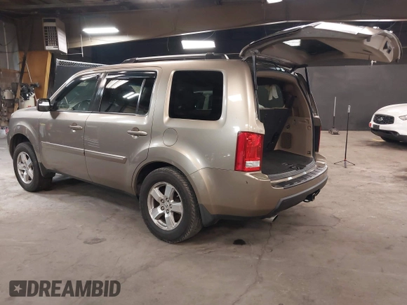 2009 Honda Pilot EX-L with VIN 5FNYF48639B011686, listed as a IAAI auction lot 41958353 with 155,382 mi miles and . Bid and sale history available at carsss.com. Image 3.