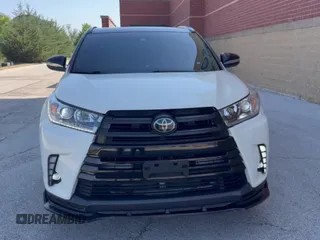 2018 Toyota Highlander Limited with VIN 5TDDZRFH0JS881144, listed as a Copart auction lot 82000025 with 14,328 mi miles and Clean title. Bid and sale history available at DreamBid. Image 11.