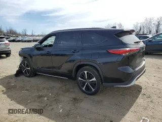 2022 Toyota Highlander XSE with VIN 5TDLZRBH1NS187893, listed as a Copart auction lot 49720015 with 28,832 mi miles and Salvage title. Bid and sale history available at DreamBid. Image 2.
