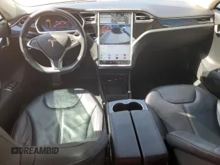 2014 Tesla Model S 60 z VIN 5YJSA1H19EFP27946, wystawiony jako Copart lot #61284625 z przebiegiem 109 147 mil mil oraz Szkoda całkowita • Salvage title. Historia ofert i sprzedaży dostępna na DreamBid. Obrazek 8.