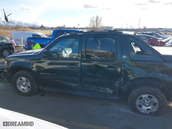 2013 Chevrolet Avalanche LS with VIN 3GNMCEE02DG321870, listed as a IAAI auction lot 41230404 with 114,216 mi miles. Bid and sale history available at carsss.com. Image 14.