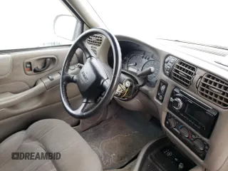 2003 GMC Jimmy z VIN 1GKCT18X13K112296, wystawiony jako Copart lot #46479275 z przebiegiem Nie podano mil oraz Czysty tytuł • Clean title. Historia ofert i sprzedaży dostępna na DreamBid. Obrazek 9.
