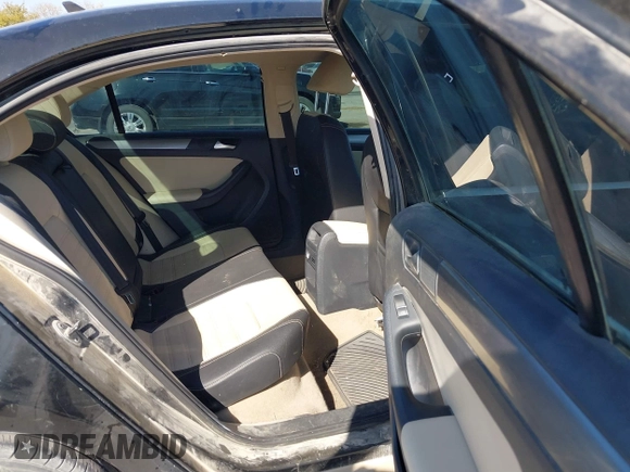 2012 Volkswagen Jetta Sedan SEL w/Sunroof with VIN 3VWLX7AJ2CM388825, listed as a IAAI auction lot 40490216 with 144,694 mi miles. Bid and sale history available at carsss.com. Image 8.