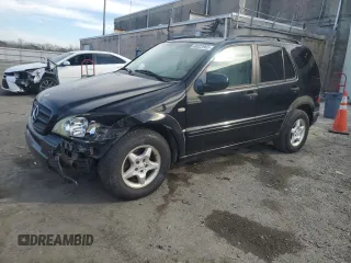 2000 Mercedes-Benz M-Class with VIN 4JGAB54E4YA156979, listed as a Copart auction lot 46022965 with 178,455 mi miles and Salvage Title. Bid and sale history available at carsss.com. Image 1.