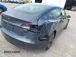 2023 Tesla Model 3 z VIN 5YJ3E1EA6PF435672, wystawiony jako IAAI lot #42375203 z przebiegiem 30 688 mil mil oraz . Historia ofert i sprzedaży dostępna na DreamBid. Obrazek 6.